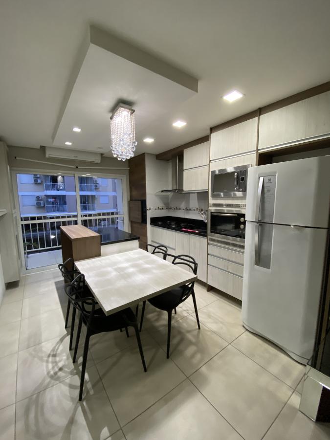 Apartamento à venda com 2 quartos, 70m² - Foto 1