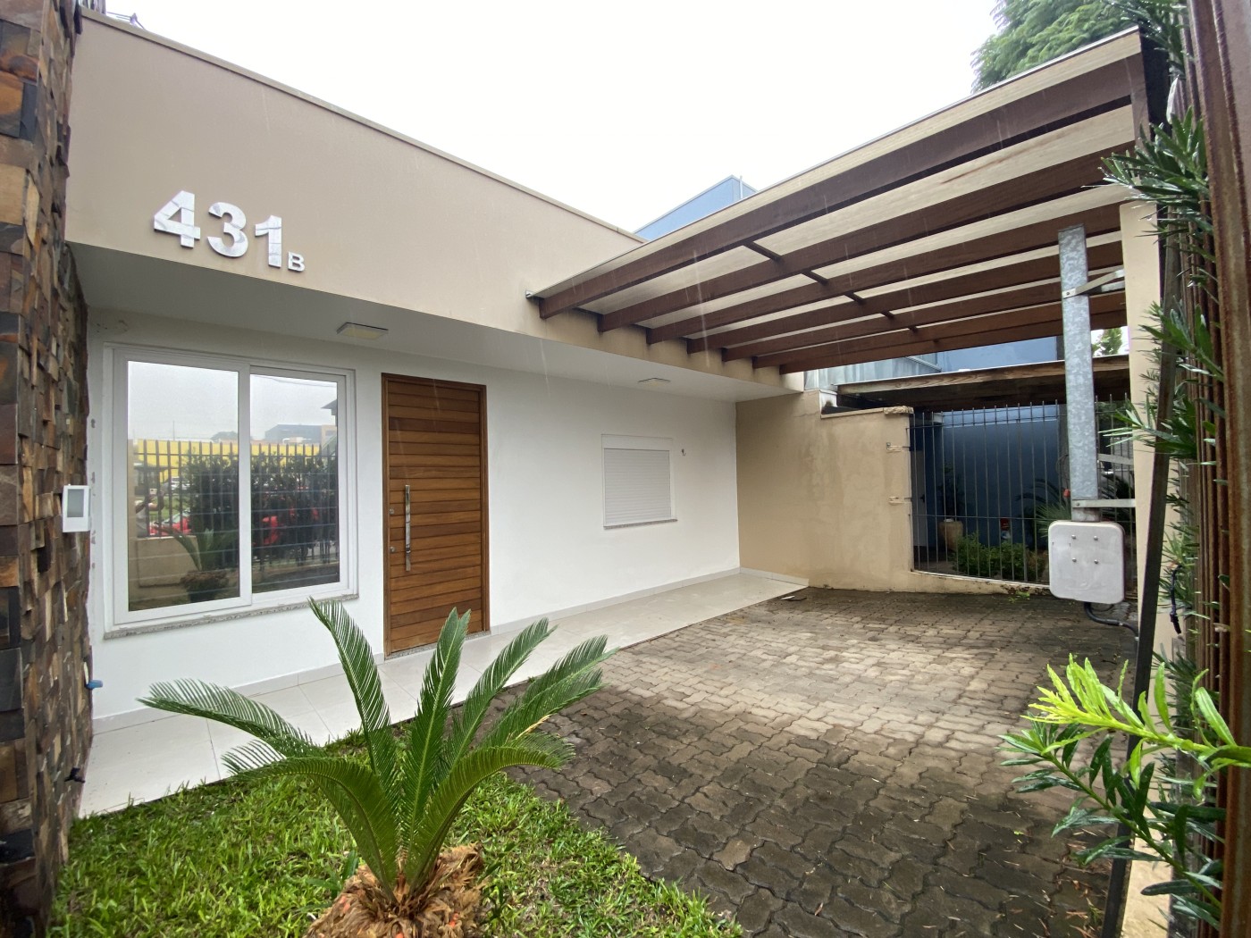 Casa à venda com 2 quartos, 68m² - Foto 1